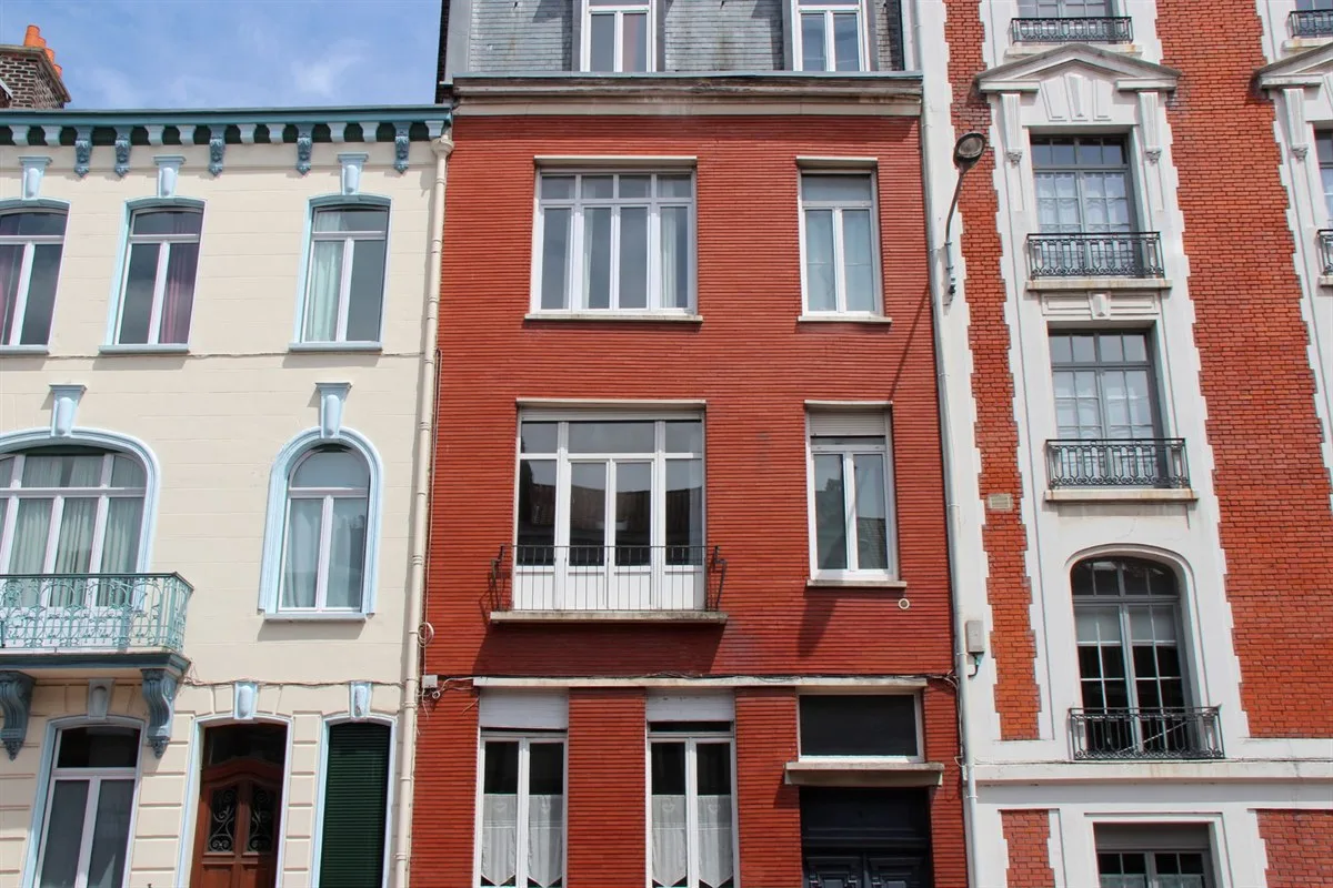 Façades d’immeubles anciens en copropriété à Lille, à assurer en multirisque immeuble