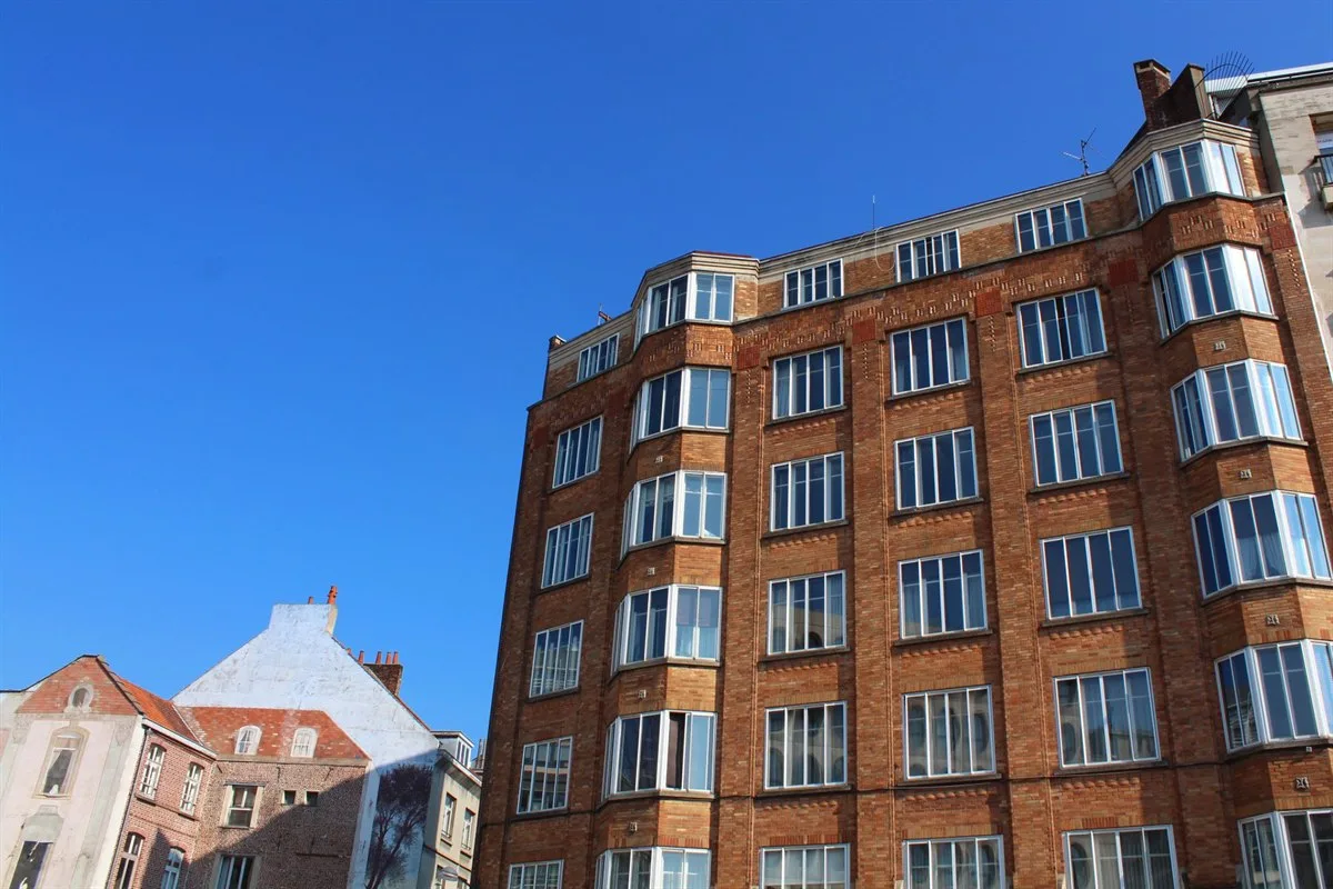 Immeuble en copropriété en briques à Lille, concerné par un audit des risques d’immeuble